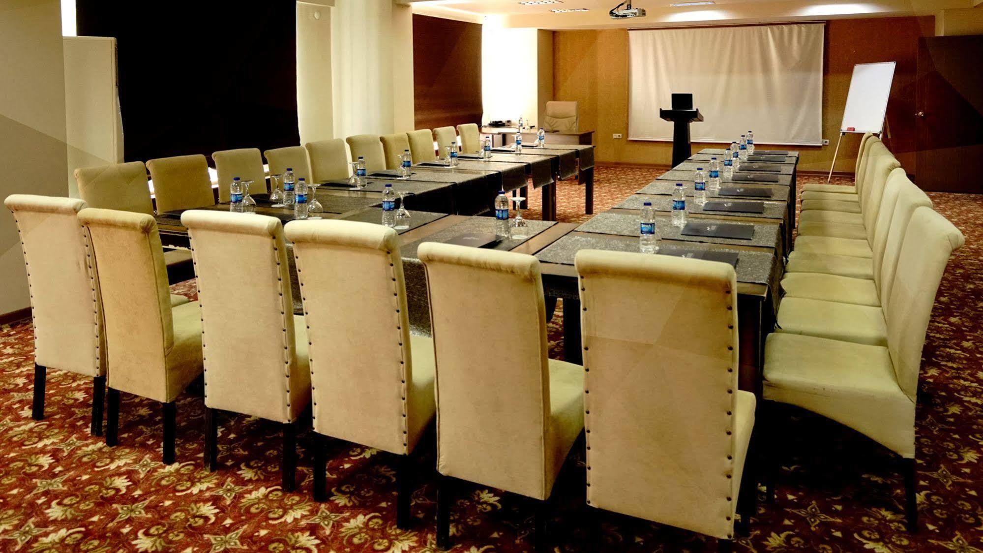 Es Albatros Hotel Ескишехир Екстериор снимка
